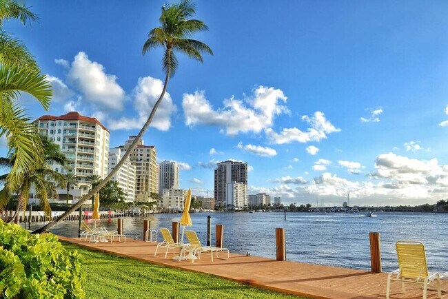 Building Photo - 2908 Bayshore Dr