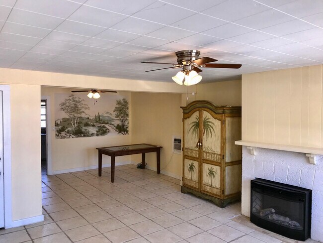 Building Photo - 4811 N Flagler Dr
