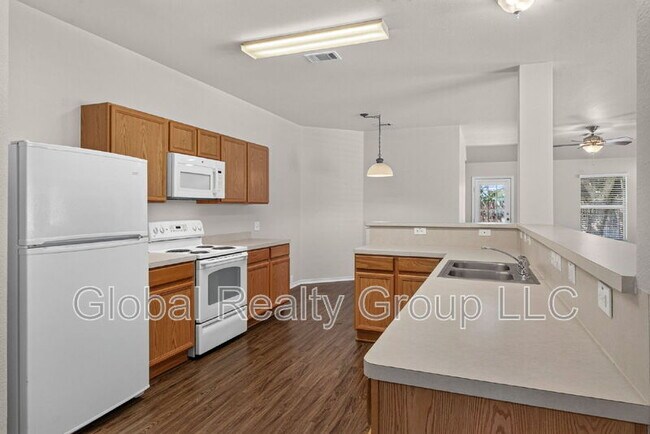 Building Photo - 5240 Brookline