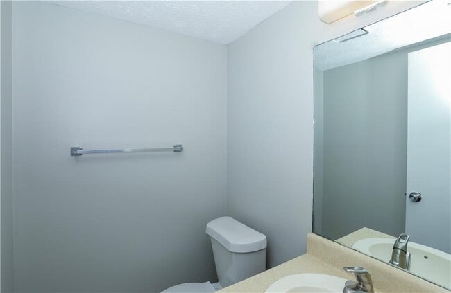Building Photo - 320 Sprucewood Ct