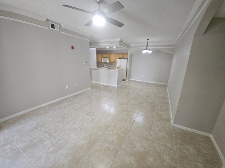 Building Photo - 12024 Villanova Dr