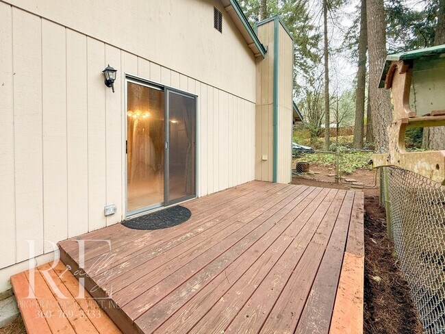 Building Photo - Vaulted Ceilings, Skylights & a True Primary Suite in This Gig Harbor Duplex