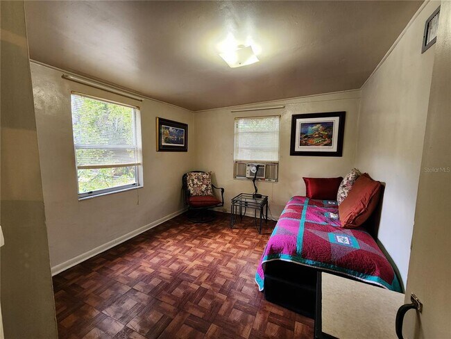 Building Photo - 1030 NE 9th St