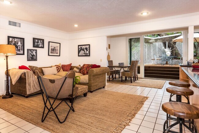 Building Photo - SPACIOUS SAN ROQUE HOME (CENTRAL AC)