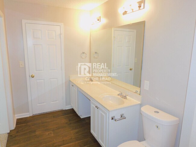Building Photo - Beautiful 3BR/2BA Home in Southeast Greens...