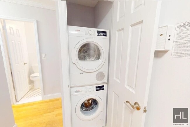 Building Photo - 2 bed flex 1 bathroom / WASHER AND DRYER / balcony / West 97th Street