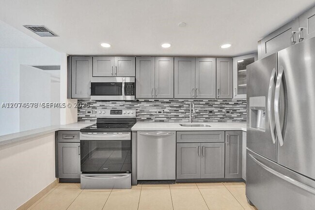 Building Photo - 20505 E Country Club Dr