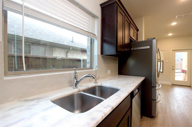 Building Photo - 3810 Honeycomb Holw