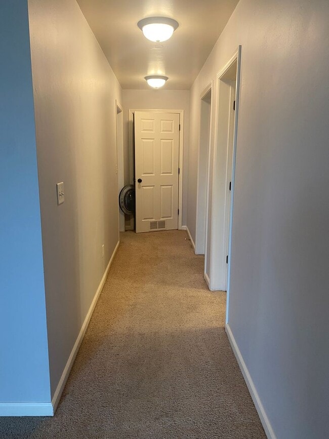 Building Photo - 2BR/2B -first floor corner apartment
