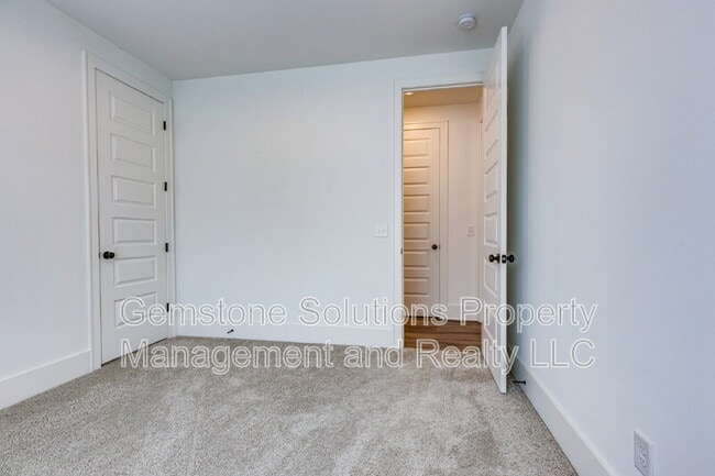 Building Photo - 7284 Ludlow Dr