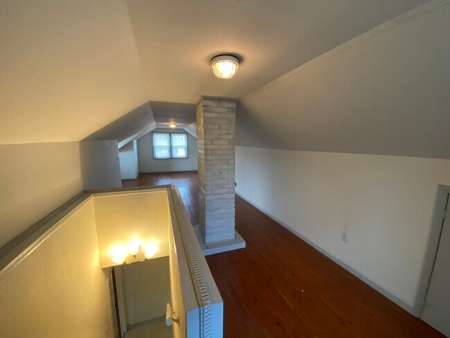 Building Photo - 141 E Sprague Rd