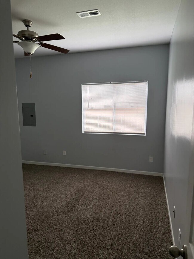 Building Photo - 10610 E Conifer St