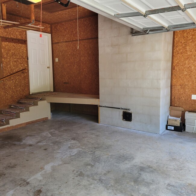 Building Photo - 110 Hilton Ln