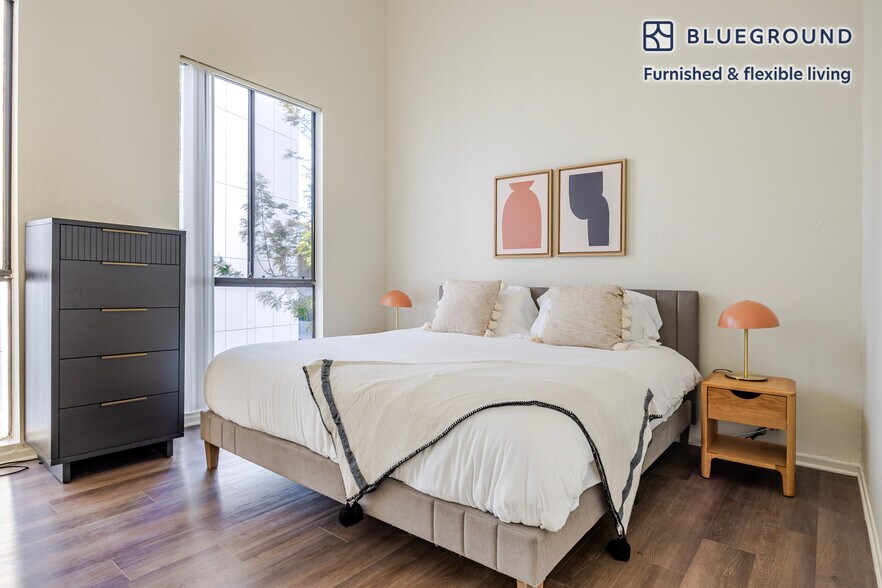 Building Photo - 747 Gayley Ave