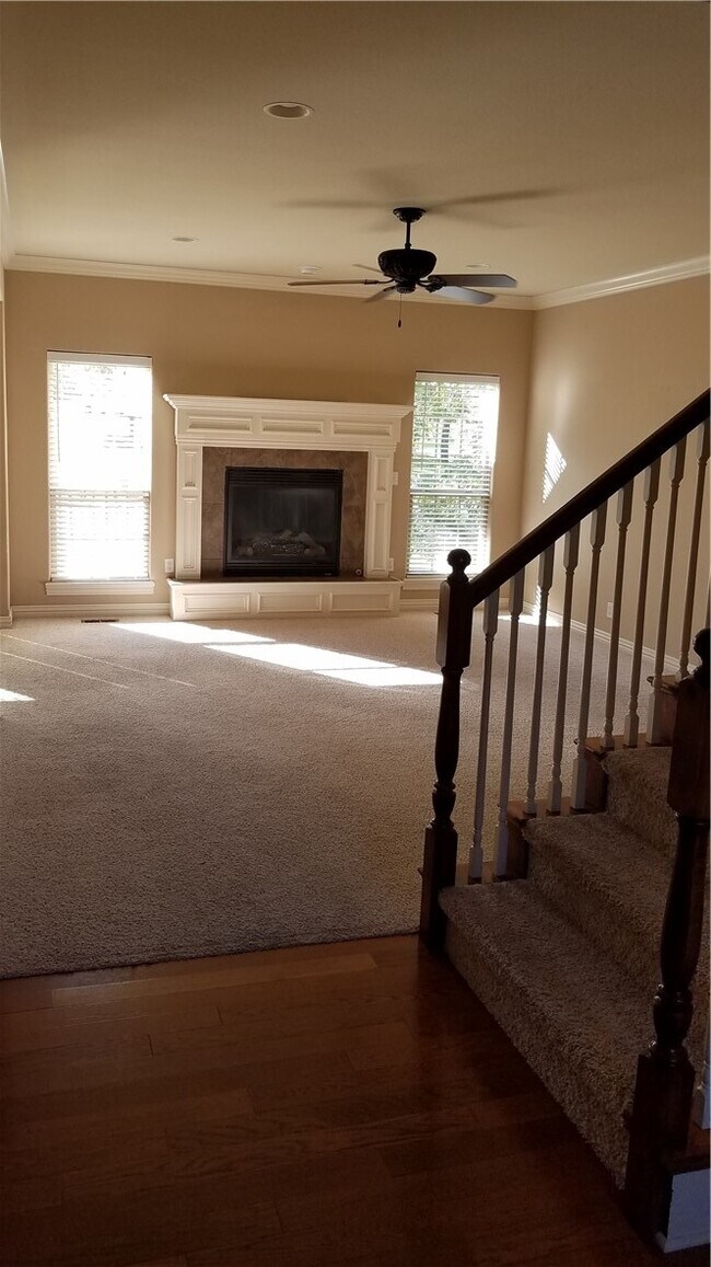 Building Photo - 6136 W Knoll View Way