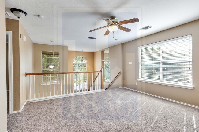 Building Photo - 2104 Grove Dr
