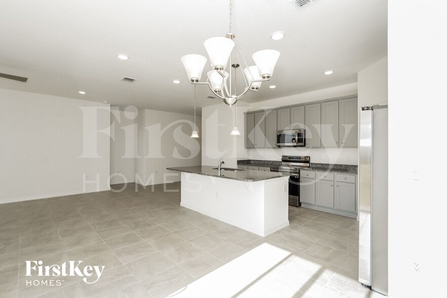 Building Photo - 531 Crown Rose Dr