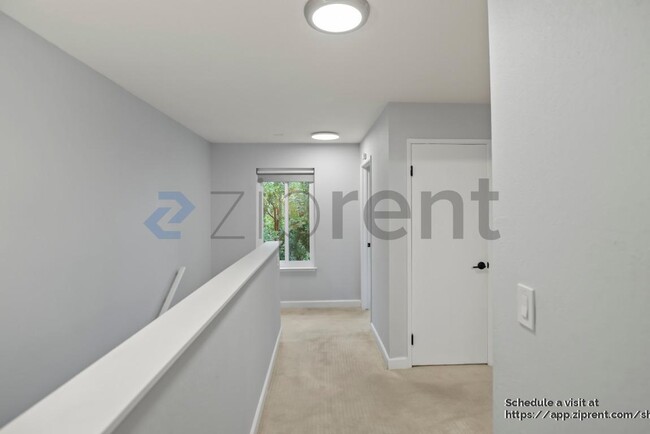 Building Photo - 567 Blue Jay Dr