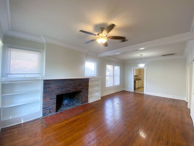 Primary Photo - 2Bed/1Bath House for Rent! Available Now!