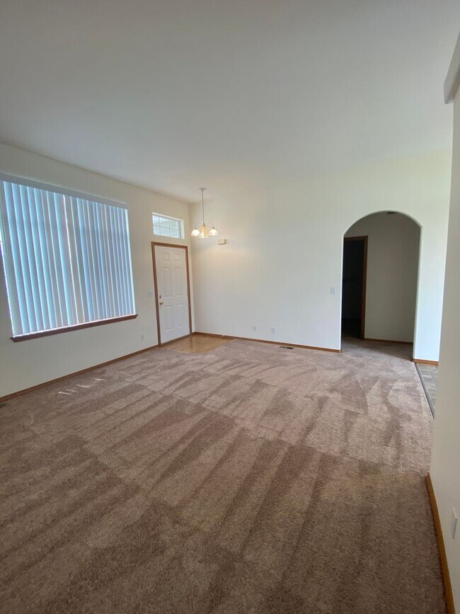 Building Photo - 2559-2559 W Apperson Dr