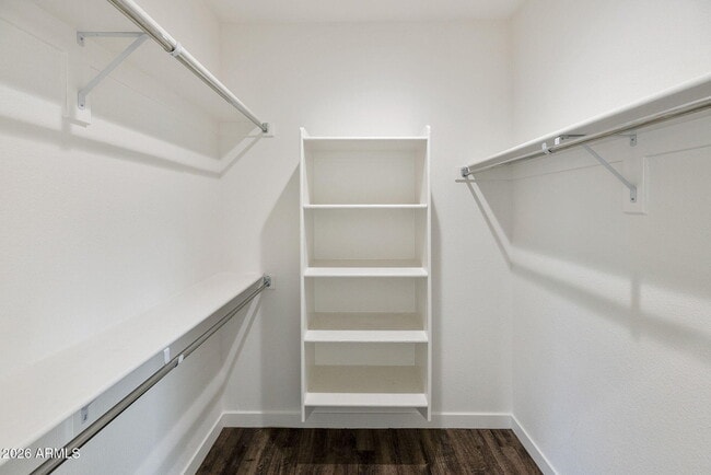 Building Photo - 406 W 7th St