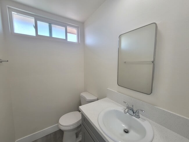 Building Photo - 14609 Saticoy St