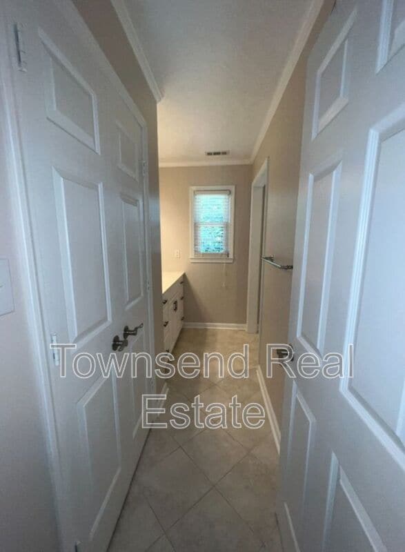 Building Photo - 303 Wagoner Dr