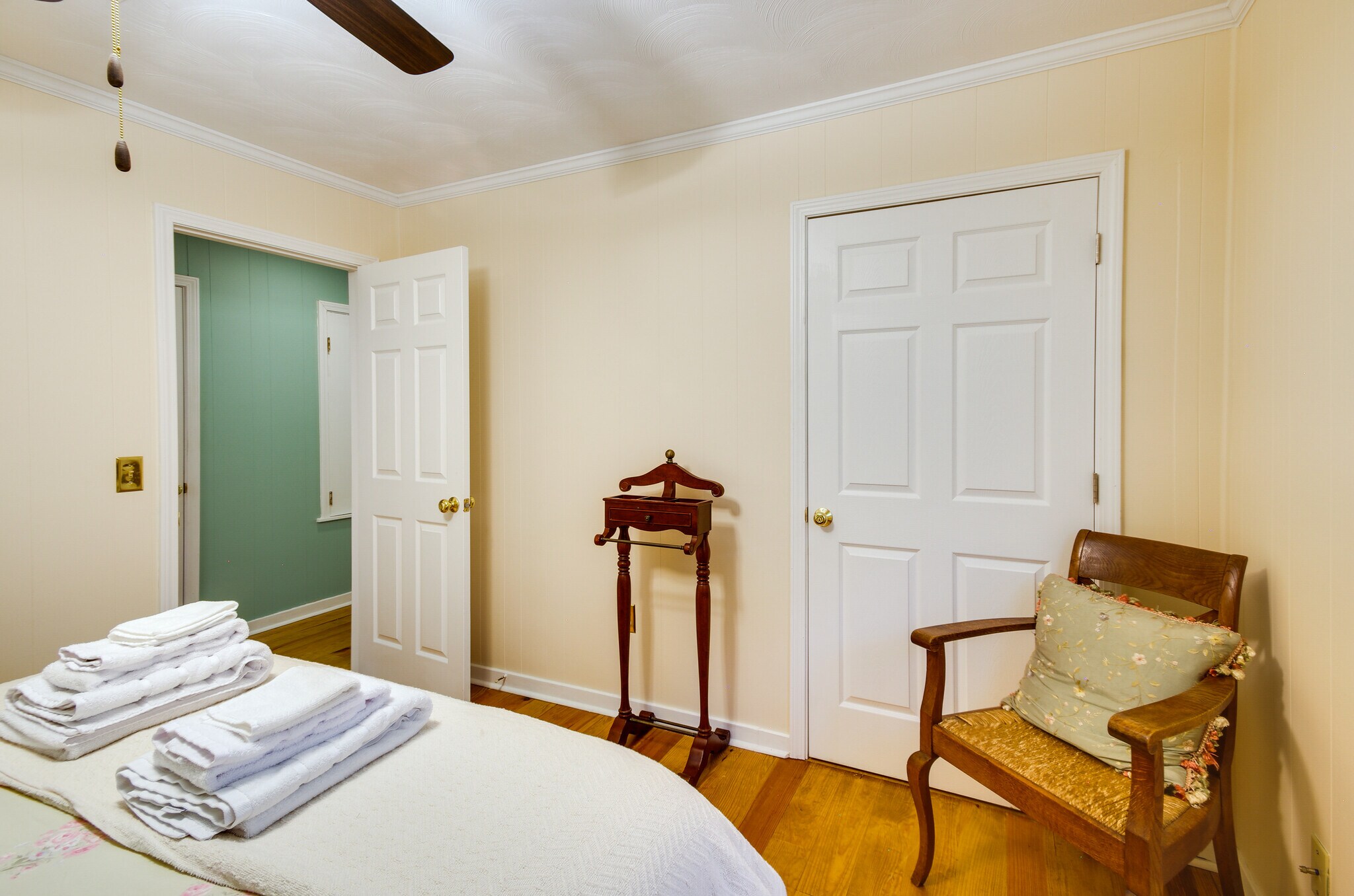 Guest - 5846 Clubview Dr