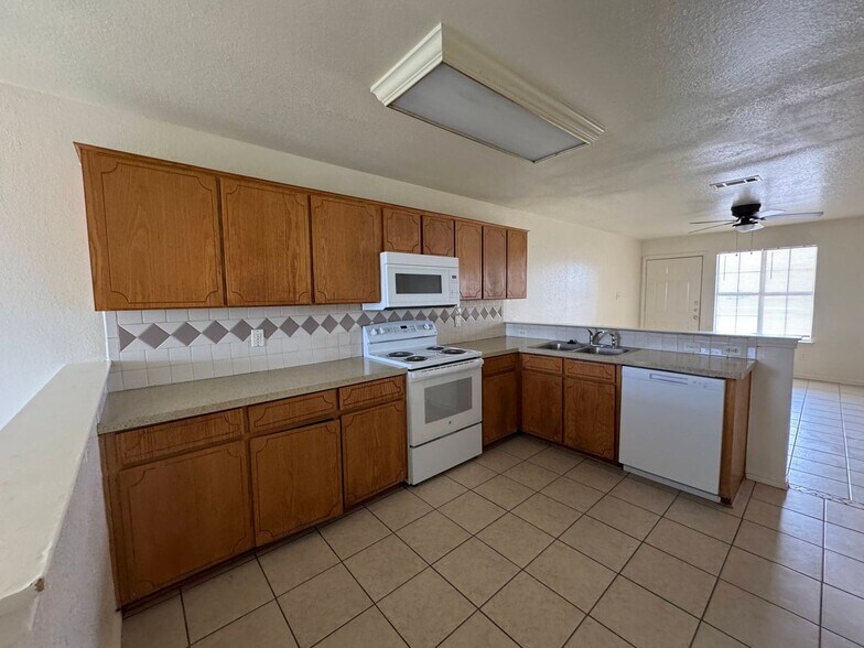 Building Photo - 1300 Dugger Cir