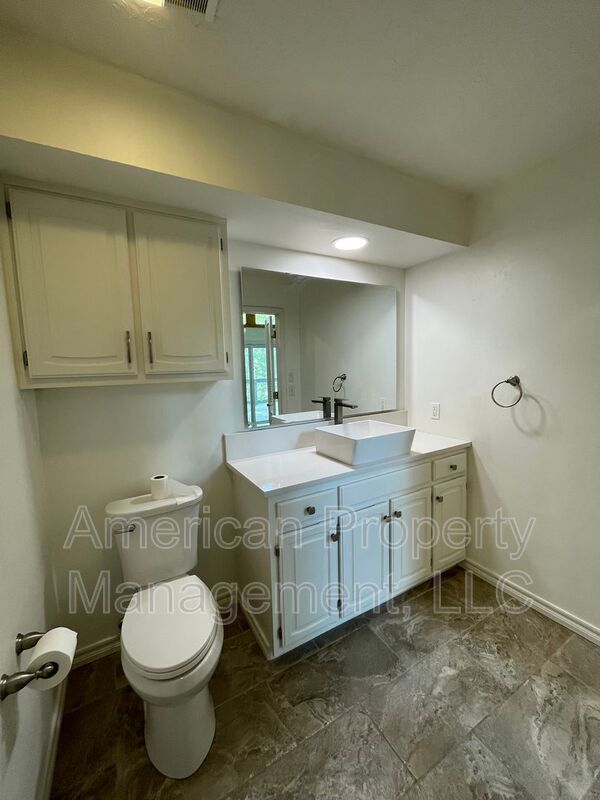 Building Photo - 3711 E 108th St