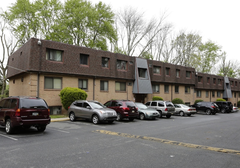 Building Photo - 311-313 N Sycamore Ave