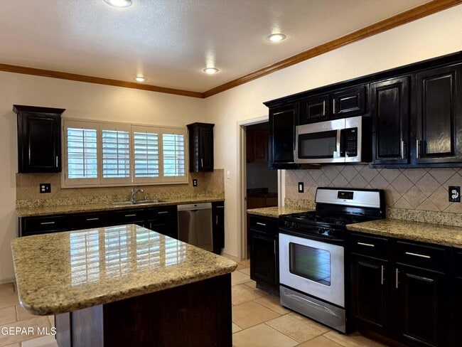 Building Photo - 317 Zenith Dr