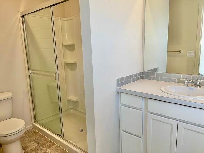 Building Photo - FREE RENT!! NEARLY NEW  HOME IN EZ LIVING ...
