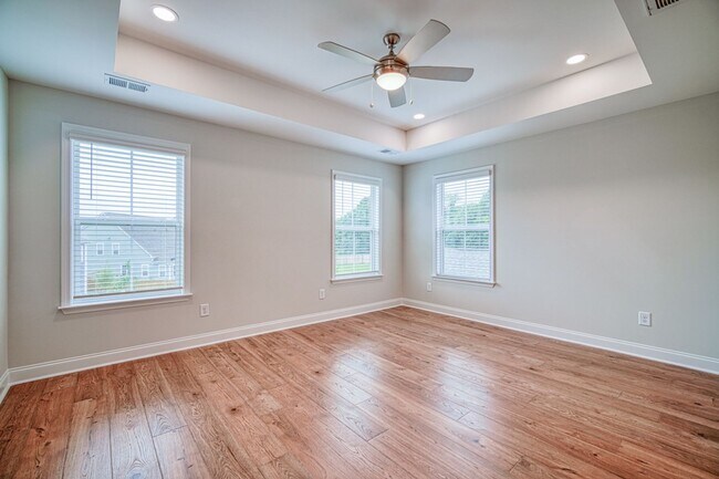 Building Photo - Gorgeous 4 BR, 3 BA Home With Easy Access ...
