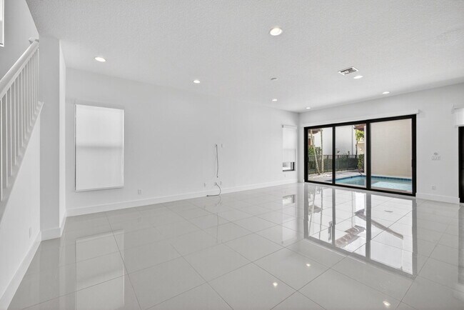 Building Photo - 4025 Faraday Wy