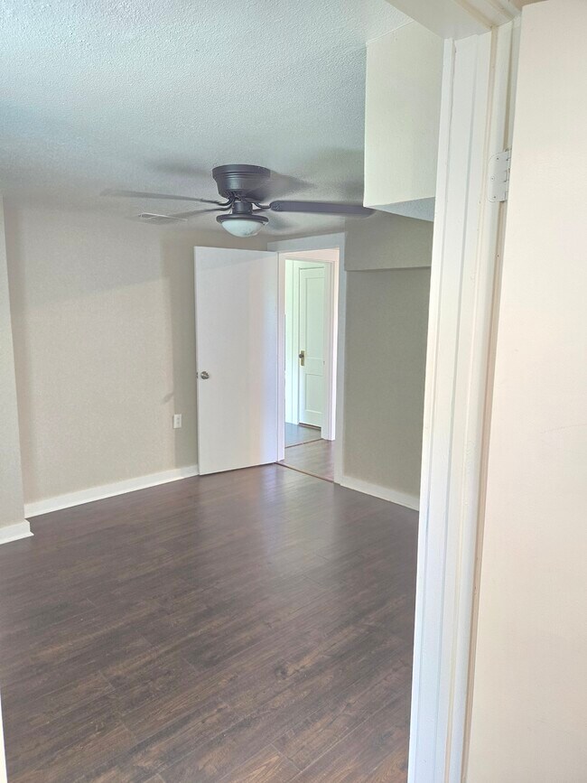 Building Photo - 1129 Walnut St