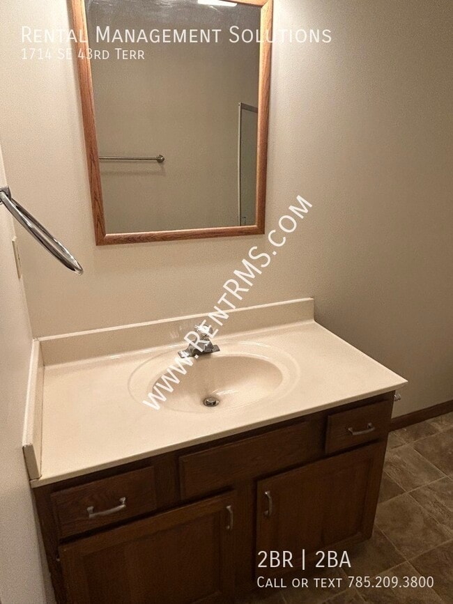 Building Photo - 1714 SE 43rd Terrace