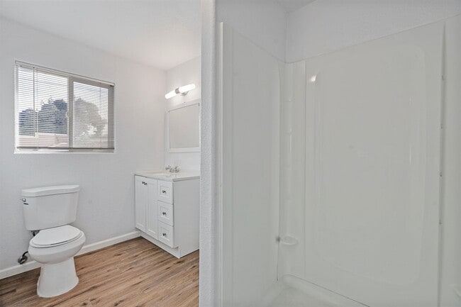 Building Photo - Adorable 1 Bedroom Unit!