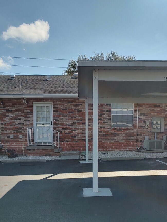 Building Photo - 925 N Tremain St