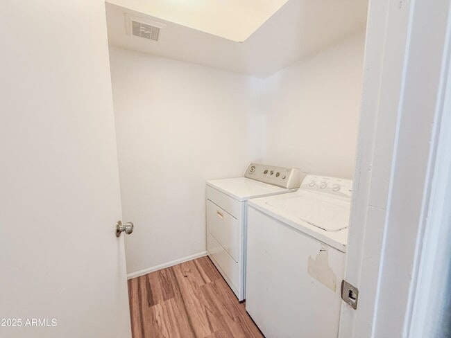 Building Photo - 7027 W Cherry Hills Dr