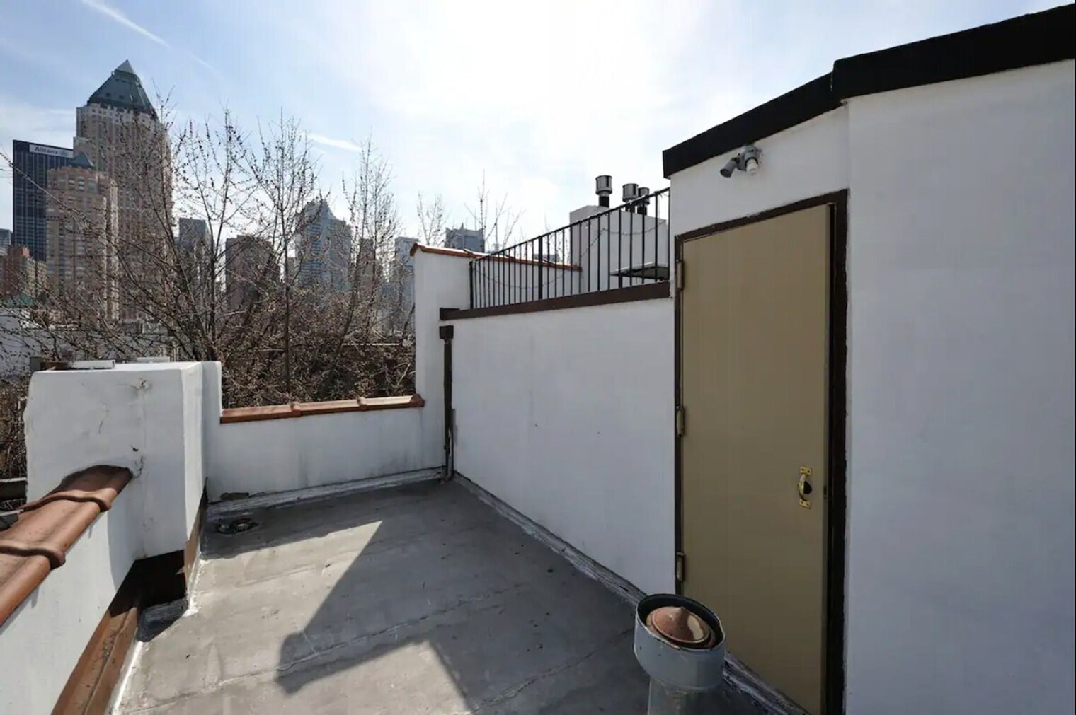 Building Photo - 692 10th Ave