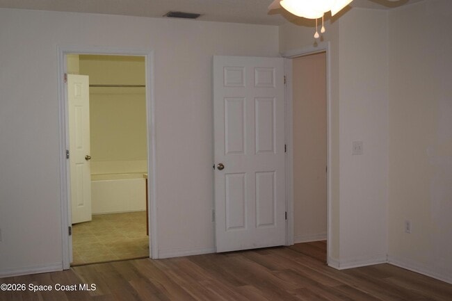 Building Photo - 241 Paquita Cir