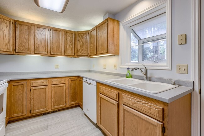 Building Photo - 1230 Cole Creek Dr