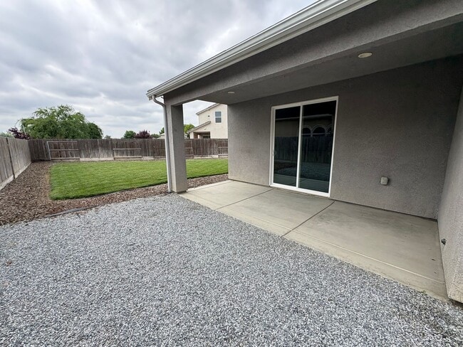 Building Photo - Tulare Home coming soon!