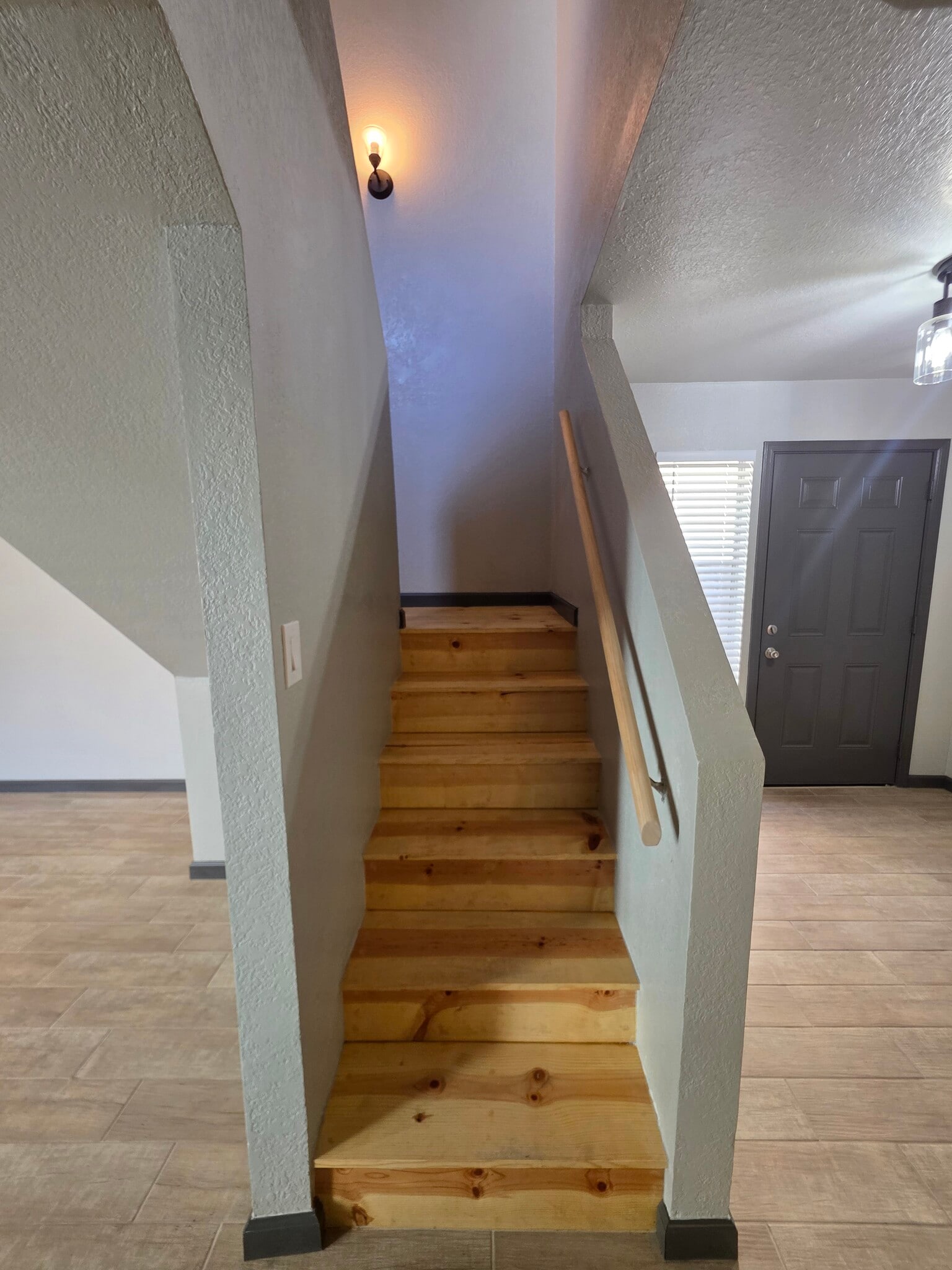 Building Photo - 1749 E Pepper Cir