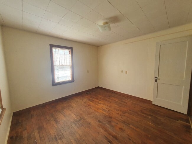 Building Photo - Home in Rolla