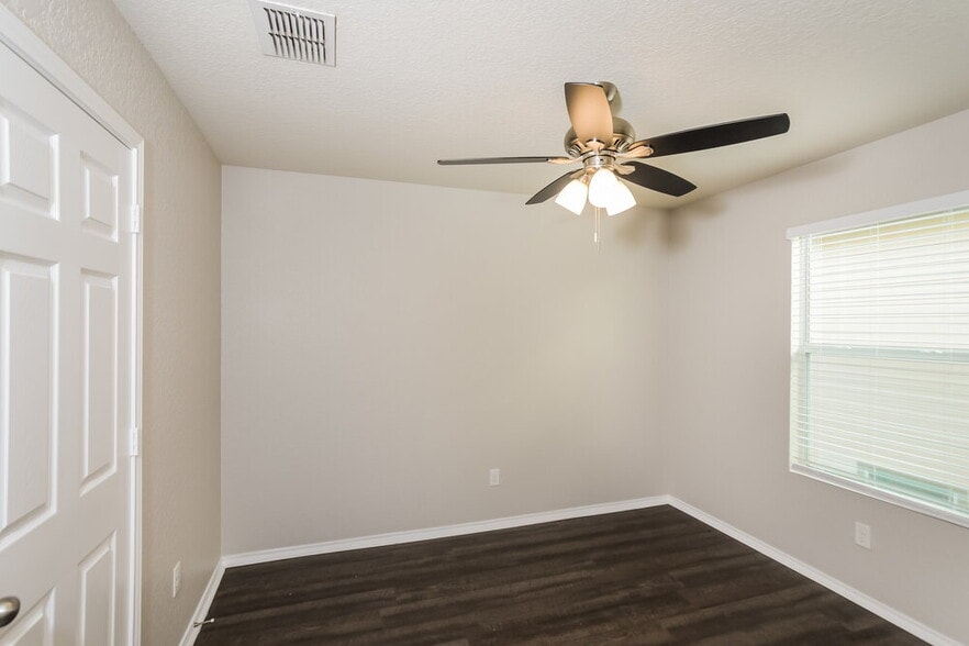 Building Photo - 9431 Hanover Sky