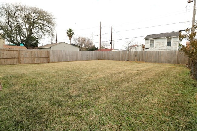 Building Photo - 5506 Avenue Q