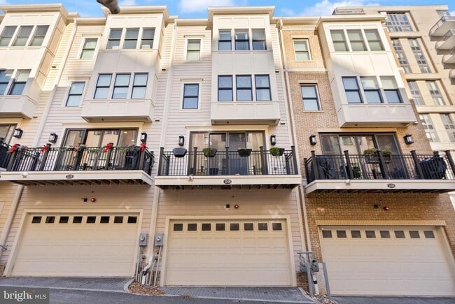 Building Photo - 1508 16th Ct N