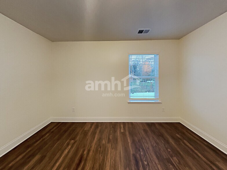 Building Photo - 123 Dog Path Trl